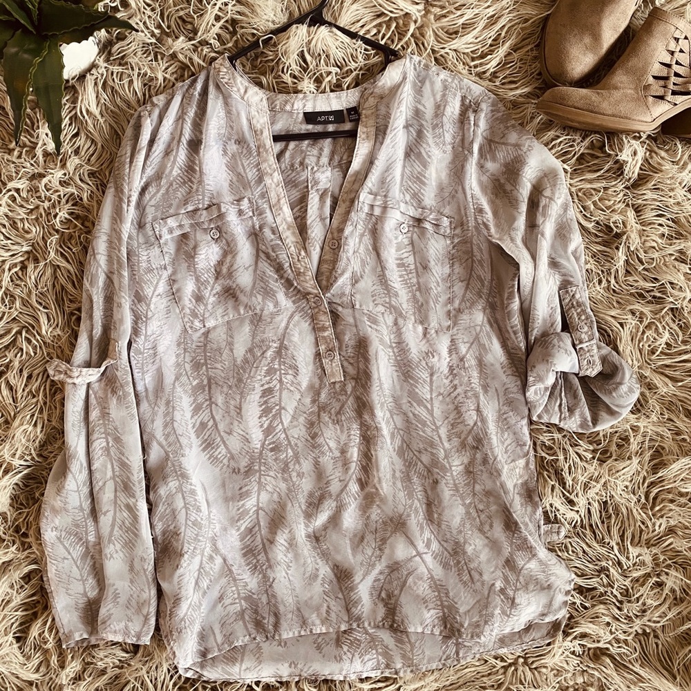 EUC  Apt. 9 Feather quarter button blouse